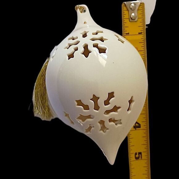 Lenox Seasons Greetings Ornament Christmas Pierced Porcelain Snowflakes Vintage - Picture 2 of 15